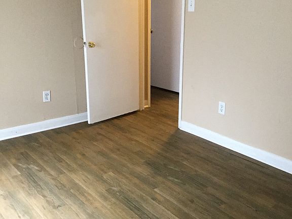 5th image of 5625 Antoine Dr #1007