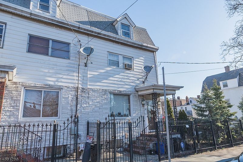 1st image of 299 W 7TH AVE