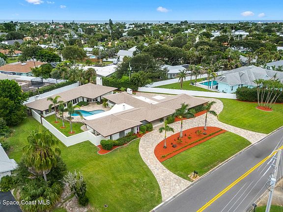 3rd image of 207 Riverside Dr