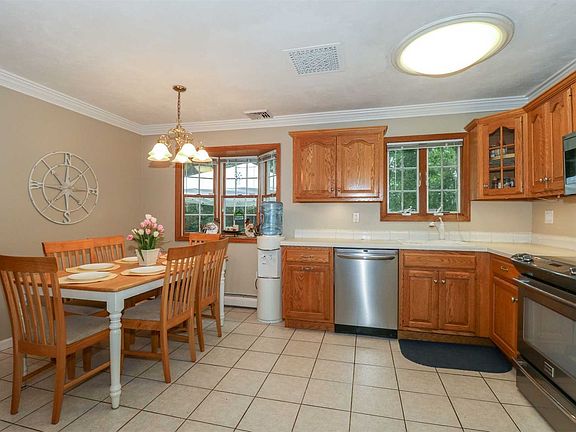 4th image of 6 Gayle Ct