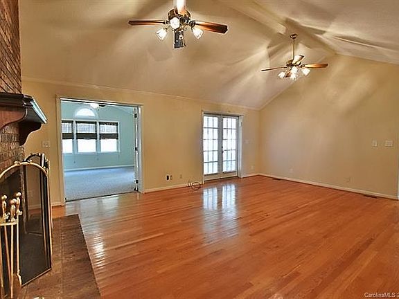 5th image of 630 Somerset Ct