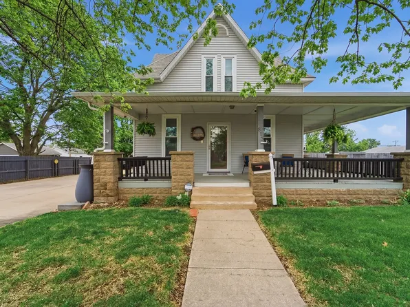 813 E Montgomery St, Knoxville, IA 50138