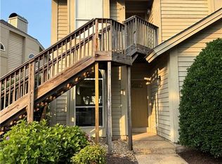 511 E Lake Cir, Chesapeake, VA 23322