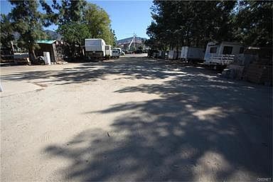 4th image of 13133 Gladstone Ave