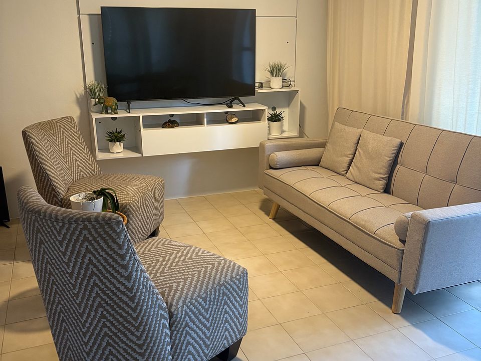 2nd image of 306 Calle Villamil