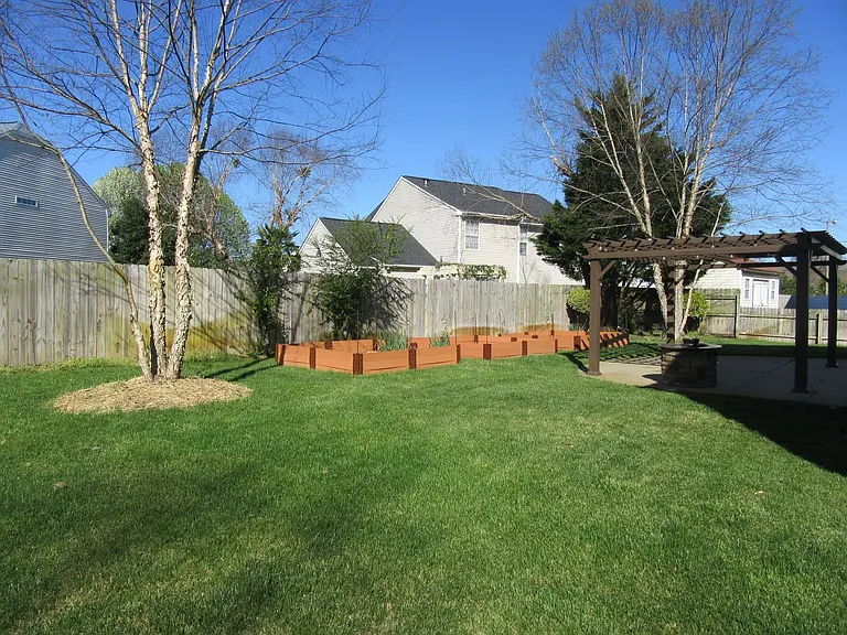 416 Iron Bridge Ln — Photo 44