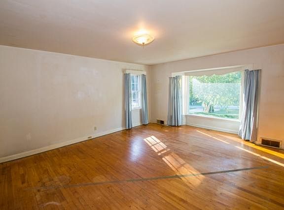 2nd image of 19539 Cowles Ave