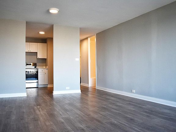 3rd image of 2020 N Lincoln Park W APT 26B