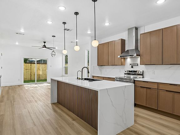 2nd image of 2402 Dyson St