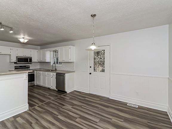 5th image of 980 Hitchcock Rd