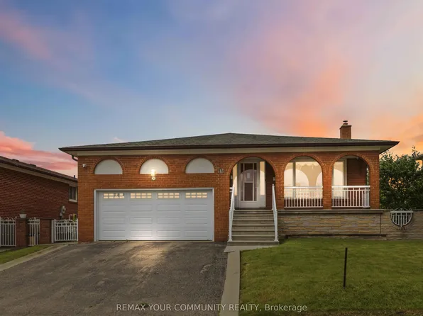 17 Harris Cres, Vaughan, ON L4L 1R7