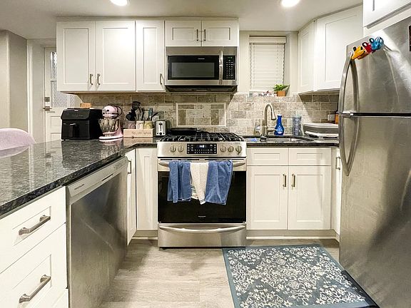 4th image of 2730 N Wilton Ave #G