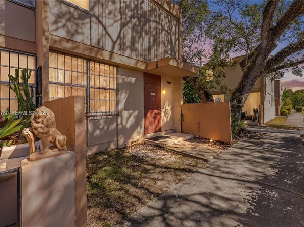 6149 SW 69th St #12, South Miami, FL 33143