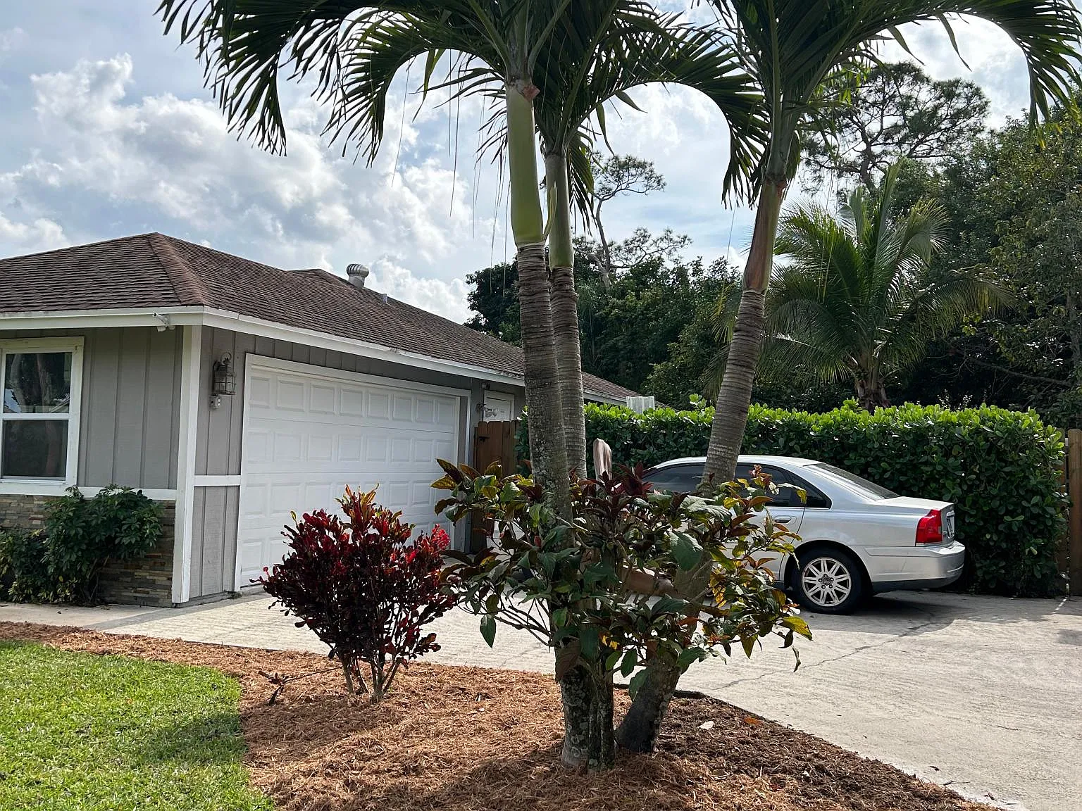 12070 Carriage Ln — Photo 3