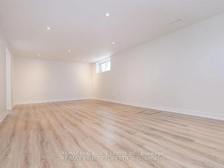 492 Pinegrove Rd — Photo 19