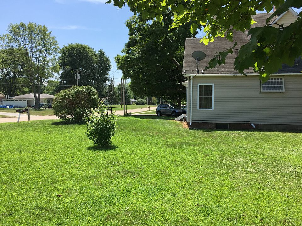 2nd image of 955 Woodland Dr