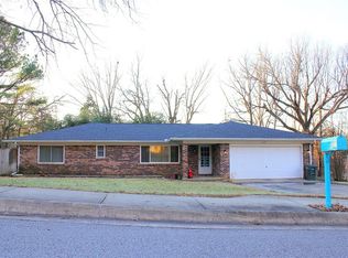 2127 N Winwood Dr, Fayetteville, AR 72703