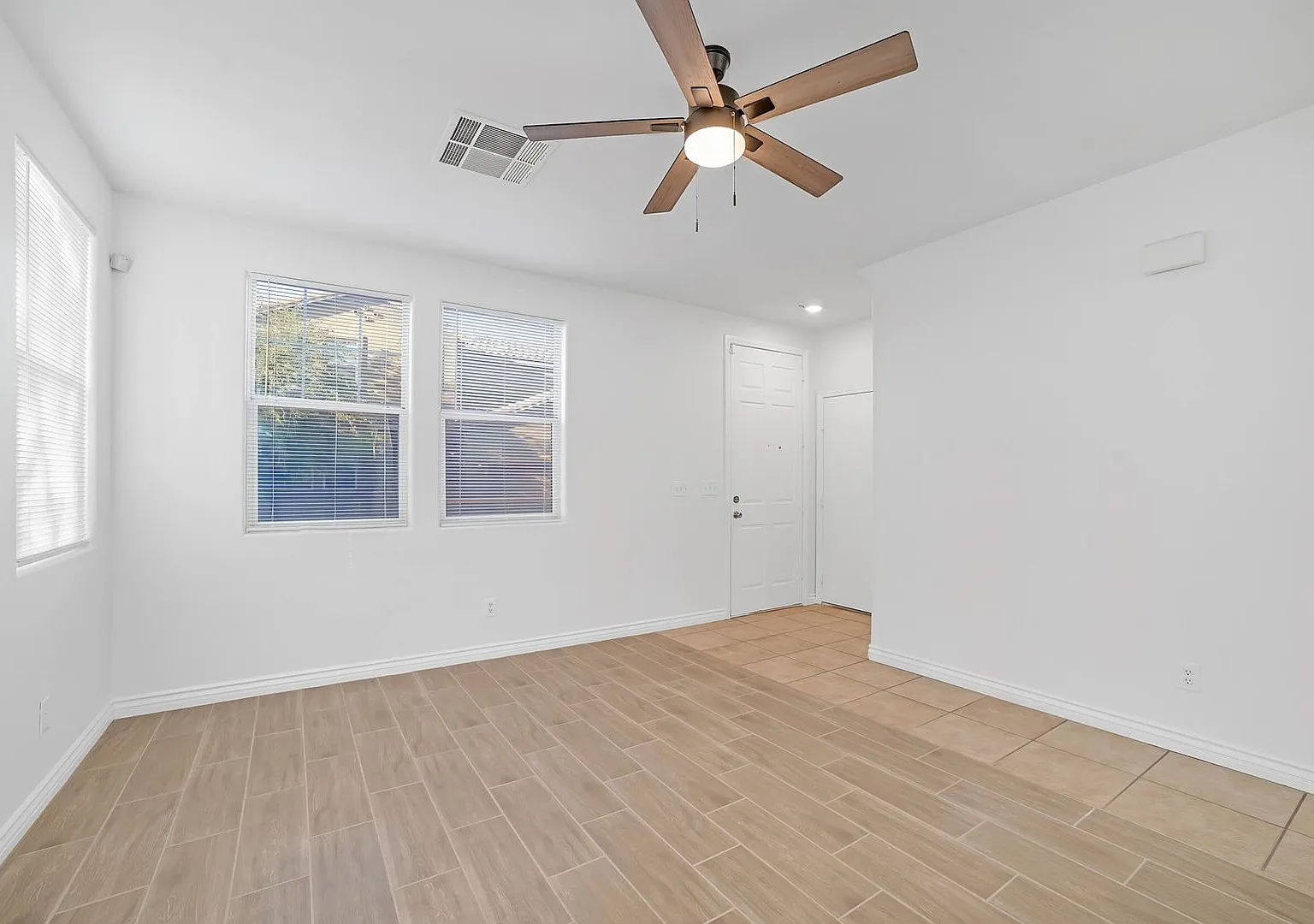 Move In Ready 3-Bedrooms 2-Baths 2-Car Garage Home! — Photo 3