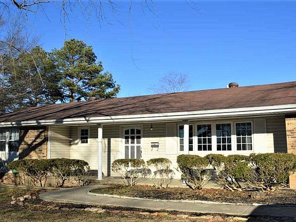 2nd image of 3 Kelly Dr