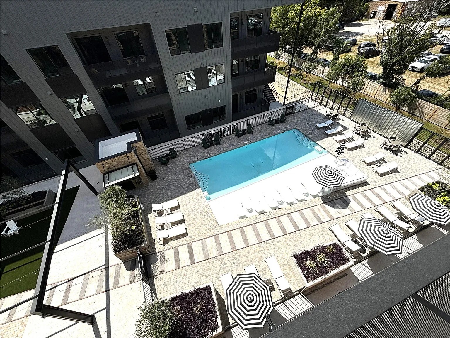 1 bed, 1.0 bath, 752 sqft, $1,650 — Photo 1