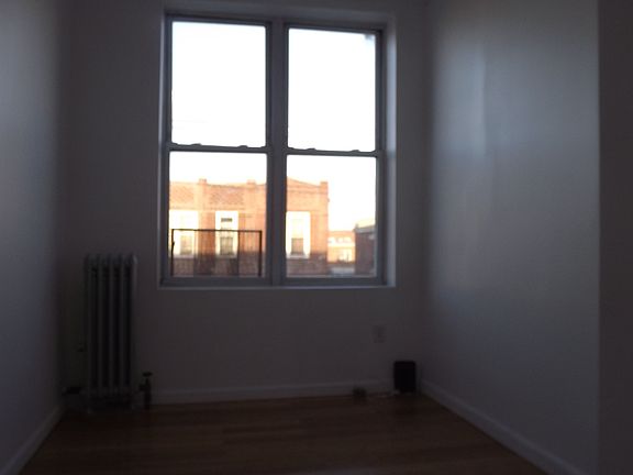 4th image of 960 E 223rd St #2