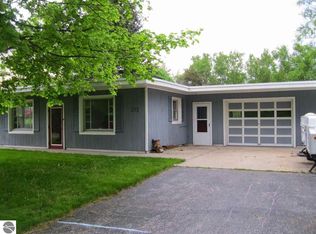 372 Gloria Ln, Manistee, MI 49660