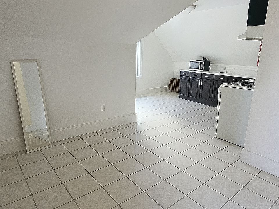1st image of 199 Grafton Ave #3