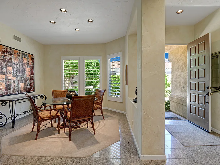 383 Desert Holly Dr — Photo 8