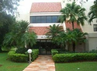 210 Lakeview Dr APT 108, Weston, FL 33326