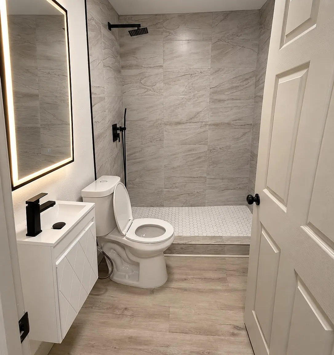 2 bed, 836 sqft, $1,685 — Photo 3