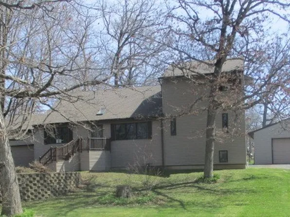 3982 Whitfield Dr, Rockford, IL 61102