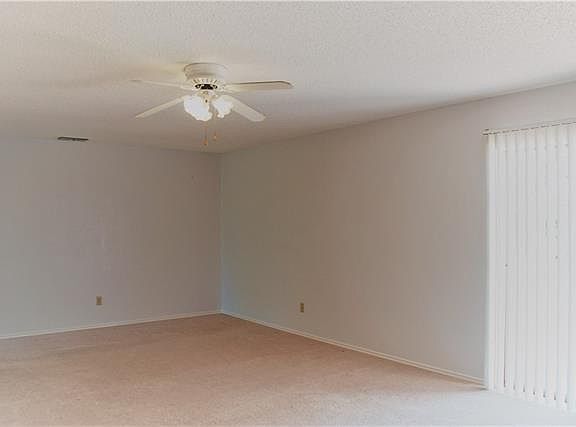 4th image of 230 S 42nd St