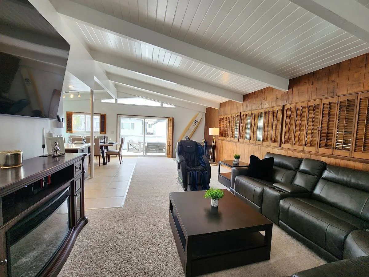 7 bed, 4.5 bath, 3100 sqft, $16,995 — Photo 3