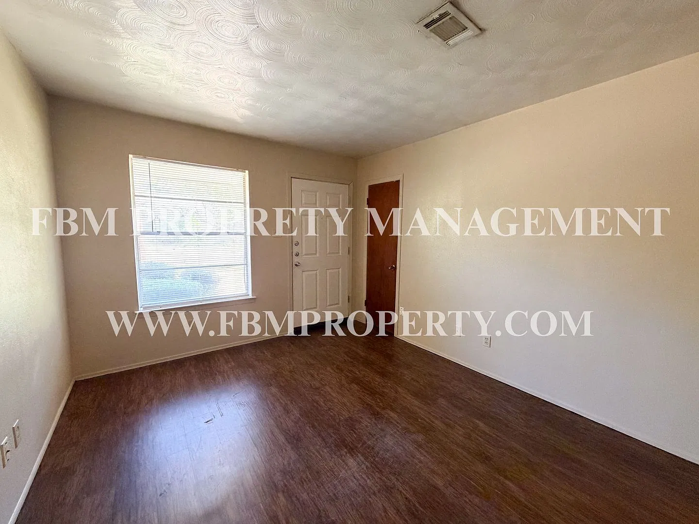2 bed, 1.0 bath, 700 sqft, $1,195 — Photo 2