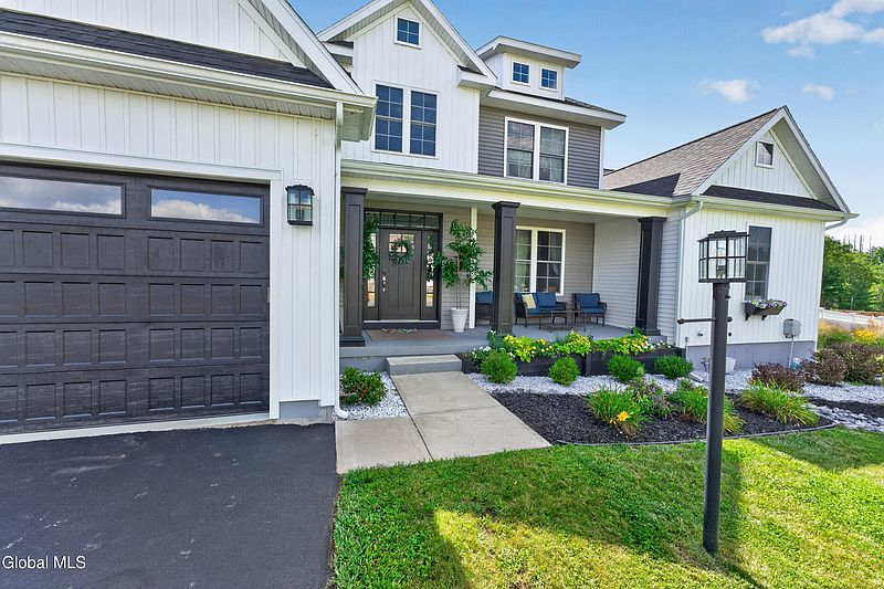 4th image of 4 Magnolia Court