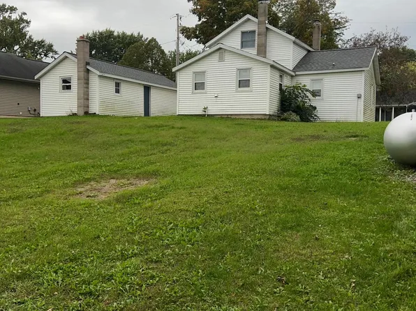 325 N 1st St, Kellogg, MN 55945