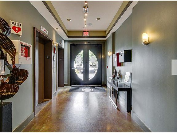 5th image of 3000 Vanderbilt Pl APT 400