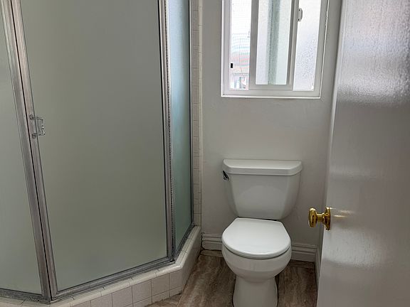 5th image of 318 Marine Ave APT B