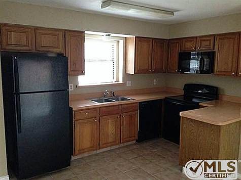 4th image of 839 Woodridge Dr