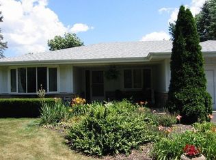 1439 Indian Hill Dr, Schaumburg, IL 60193