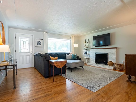 4th image of 3502 NE 39th St