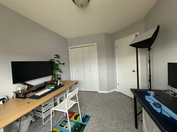 124 Prestwick Vlg SE, Calgary, AB T2Z 4P7