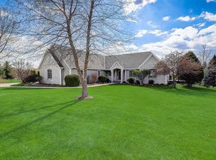 795 Black Squirrel Ct, Hubertus, WI 53033