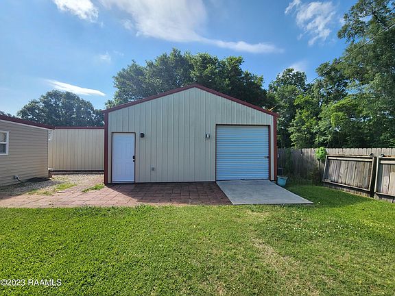 4th image of 409 Voorhies St