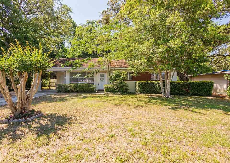 1st image of 7 Goodman Ln