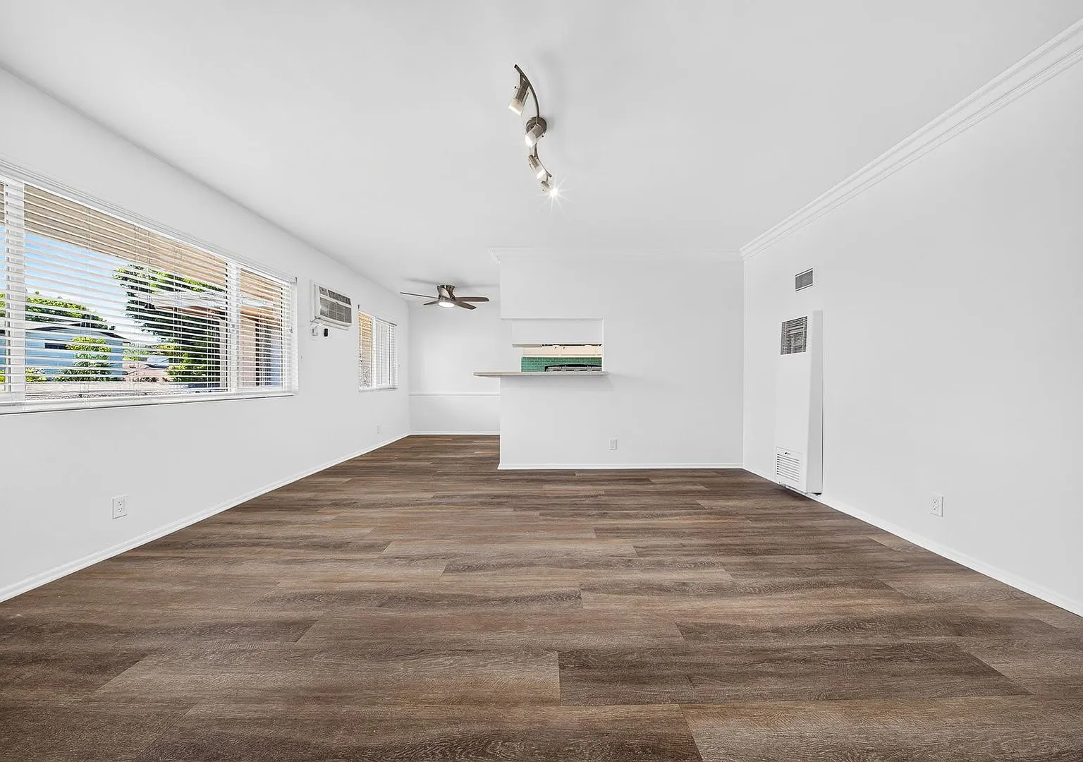 15114 Dickens St. — Photo 4