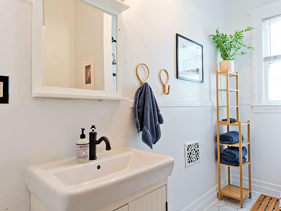 4th image of 1728 Parker St #3