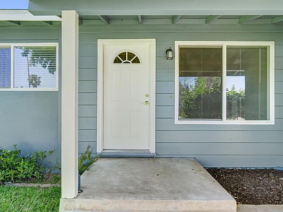 3rd image of 2416 McGregor Dr