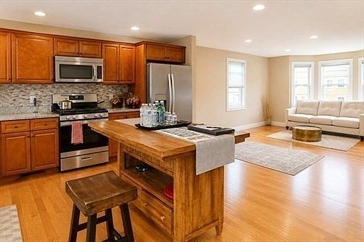 1st image of 82 Franklin St #82