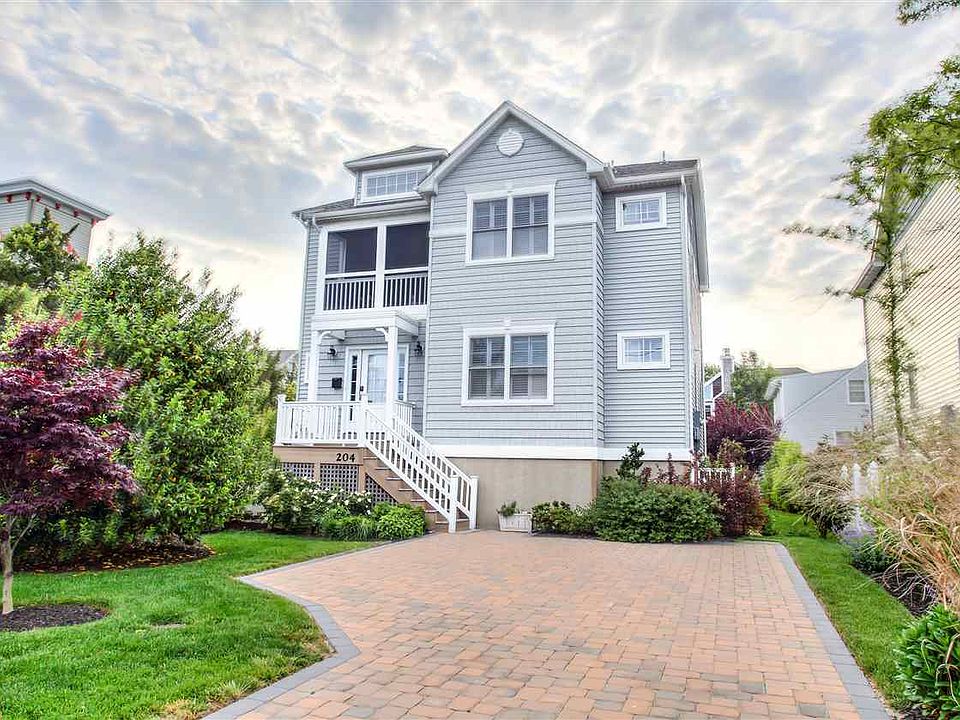 1st image of 204 Coral Ave